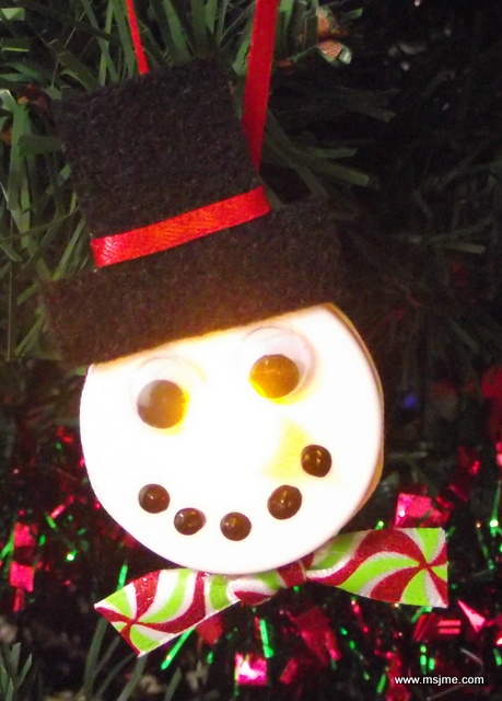 I wanted the mouth to have more dimension so I used some black acrylic paint over the Sharpie dots. The snowman is very cute, but not very photogenic when the tealight is turned on. 